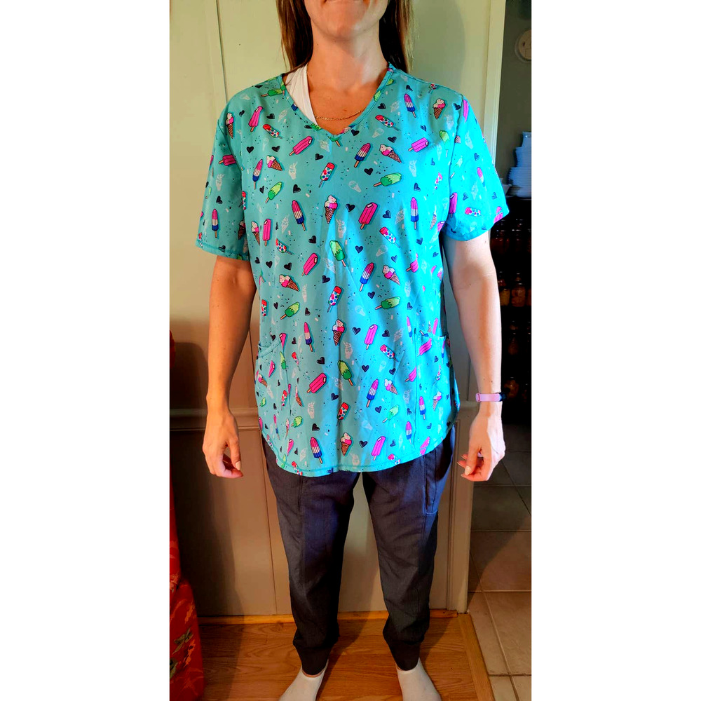 Scrubstar Scrub Top Popsicle & Hearts Size: 2X Chillin Treats V-Neck Scrub Top